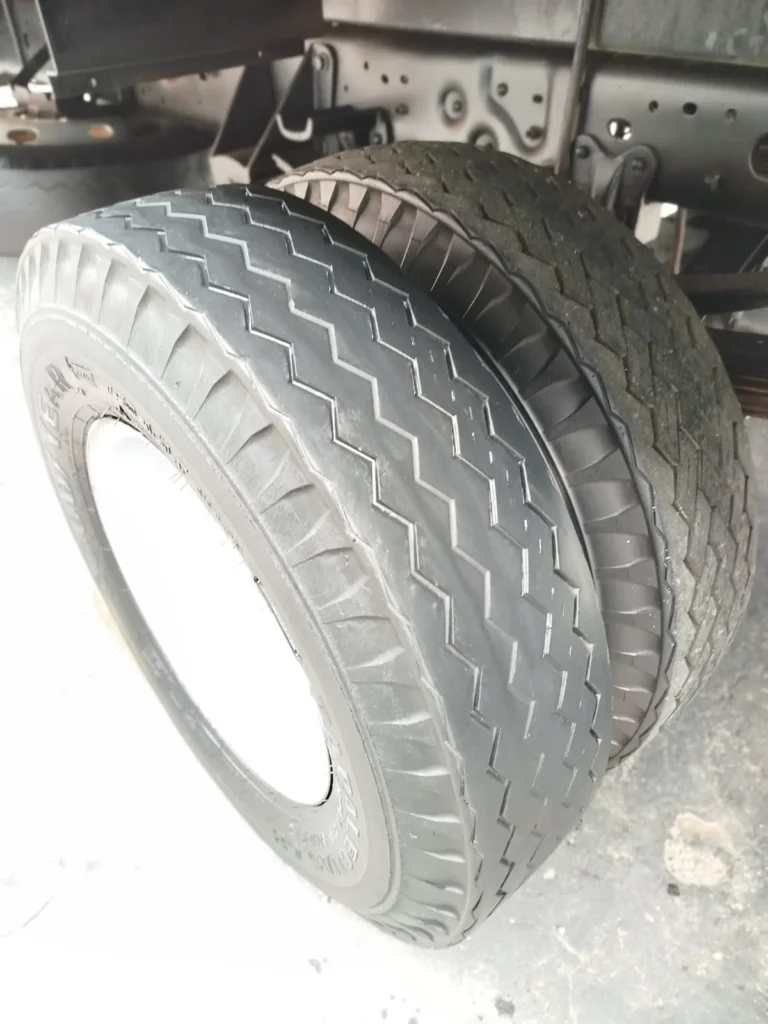 F4000 Ano 07 Mod 08 Baú