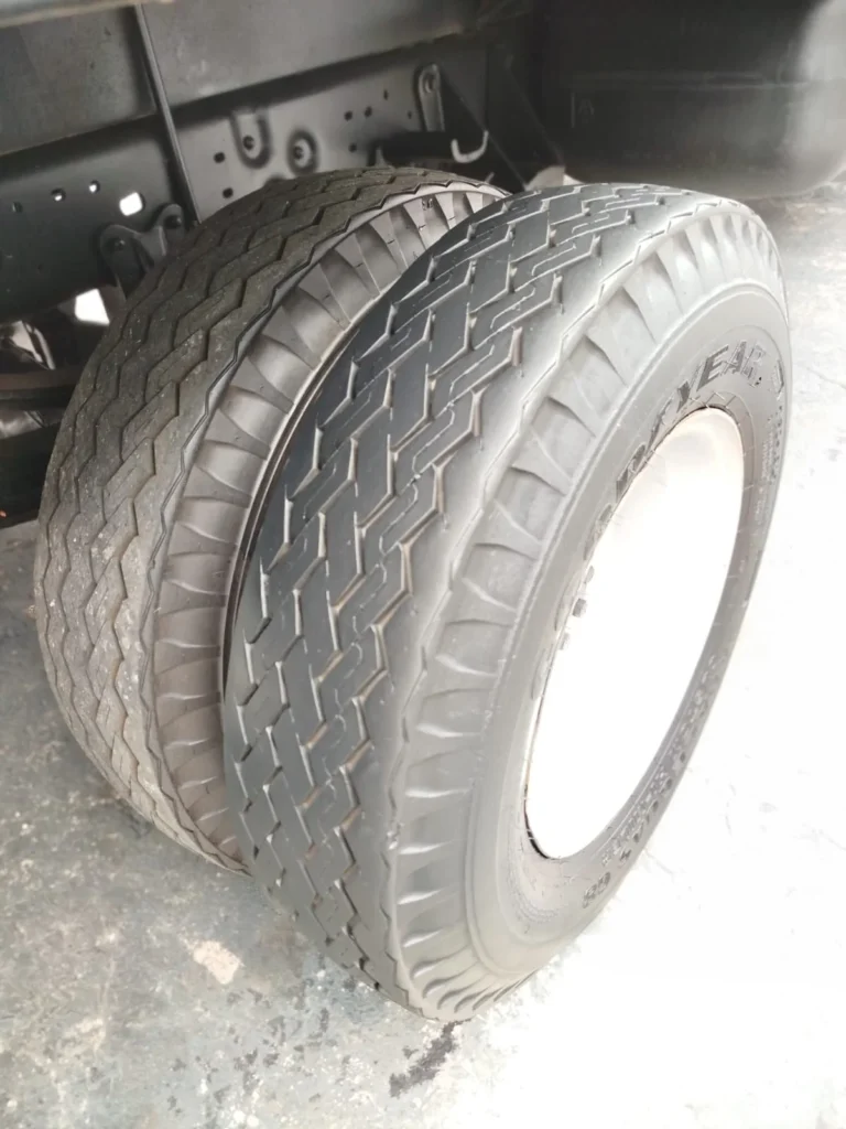 F4000 Ano 07 Mod 08 Baú