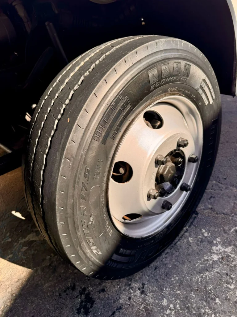 Mercedes 712c Ano e Mod 2001 Baú