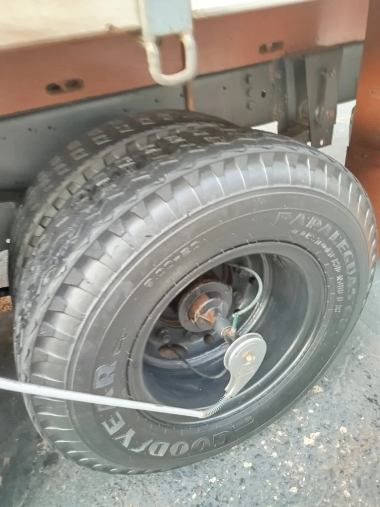 MERCEDES-BENZ 1313 Truck ano e mod 80