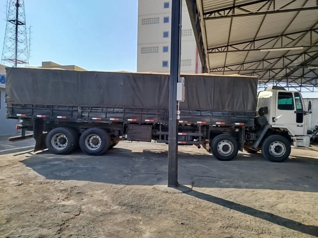 Ford Cargo 2428 Graneleiro Bi Truck, Ano e Mod 2011