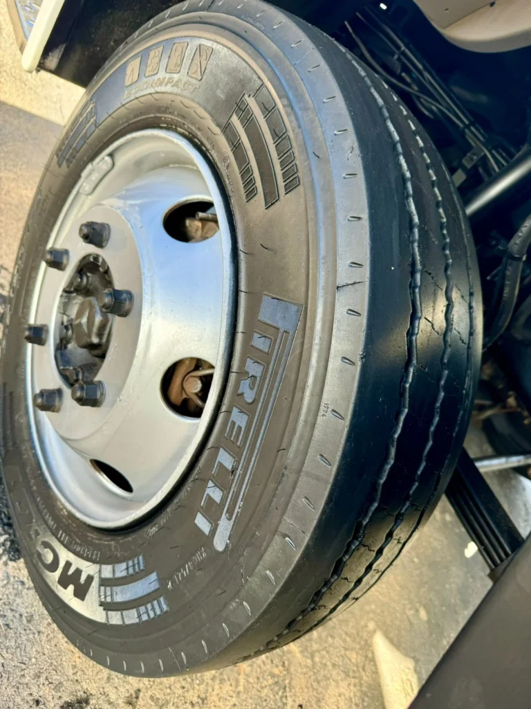 Mercedes 712c Ano e Mod 2001 Baú