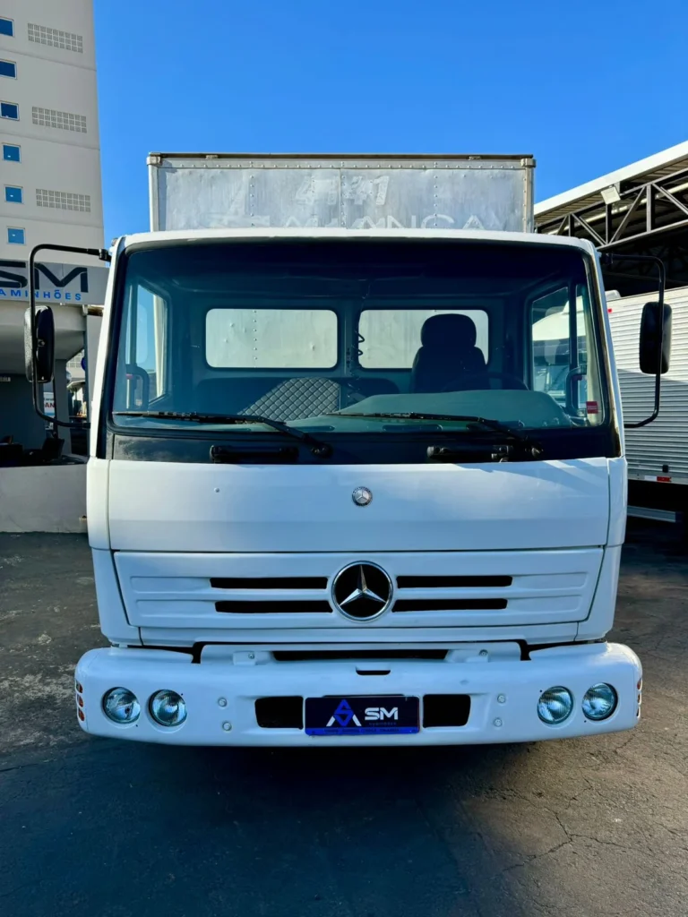 Mercedes 712c Ano e Mod 2001 Baú
