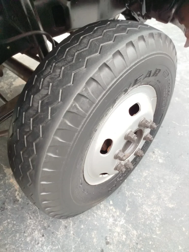 F4000 Ano 07 Mod 08 Baú