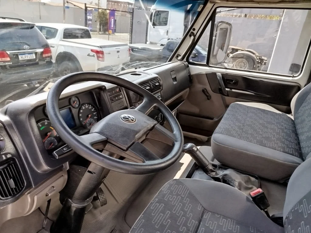 Volkswagen 9.160 3/4 Baú Ano 2013 Mod 2014.